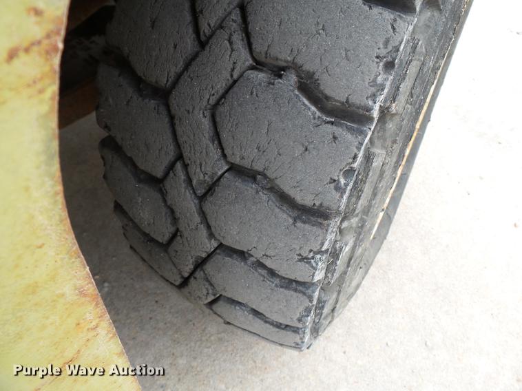 image for item DA2417 1980 Clark C500Y25 forklift