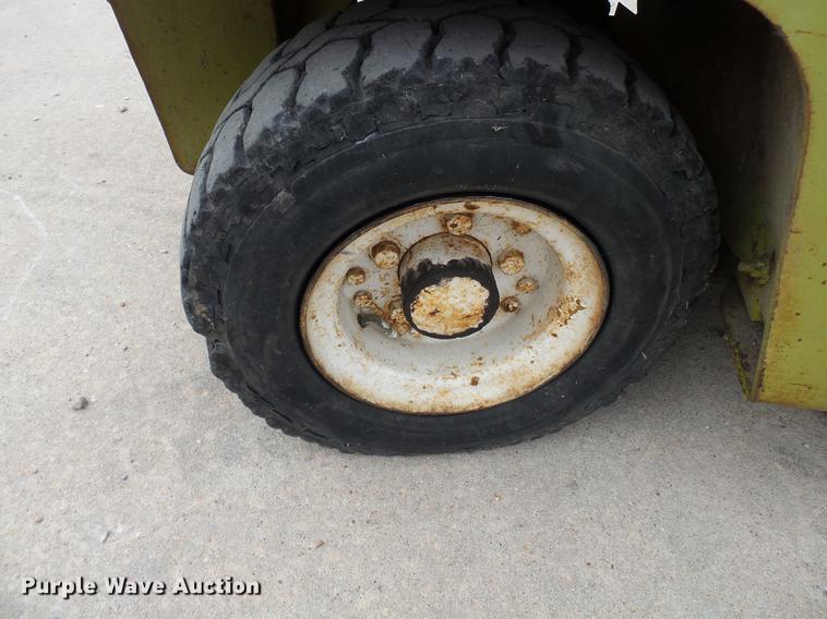 image for item DA2417 1980 Clark C500Y25 forklift