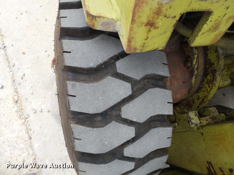 image for item DA2417 1980 Clark C500Y25 forklift