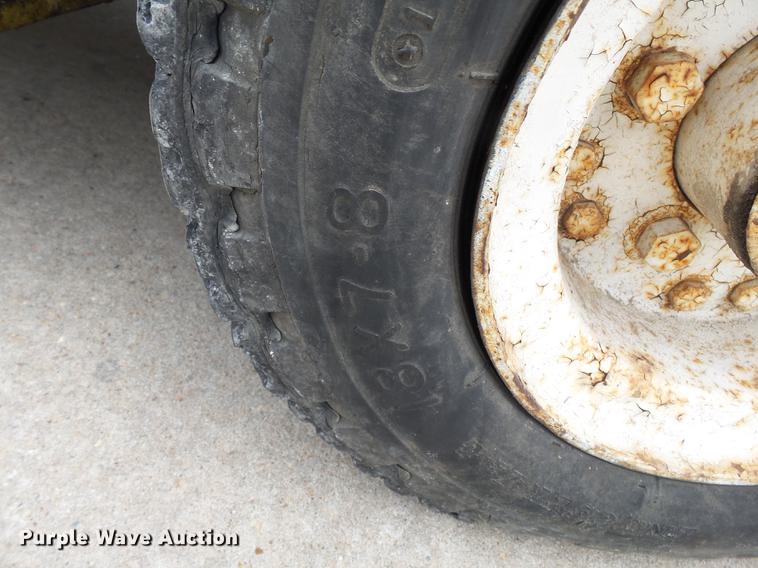 image for item DA2417 1980 Clark C500Y25 forklift