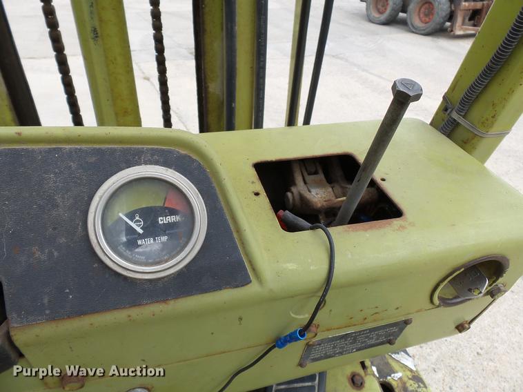 image for item DA2417 1980 Clark C500Y25 forklift