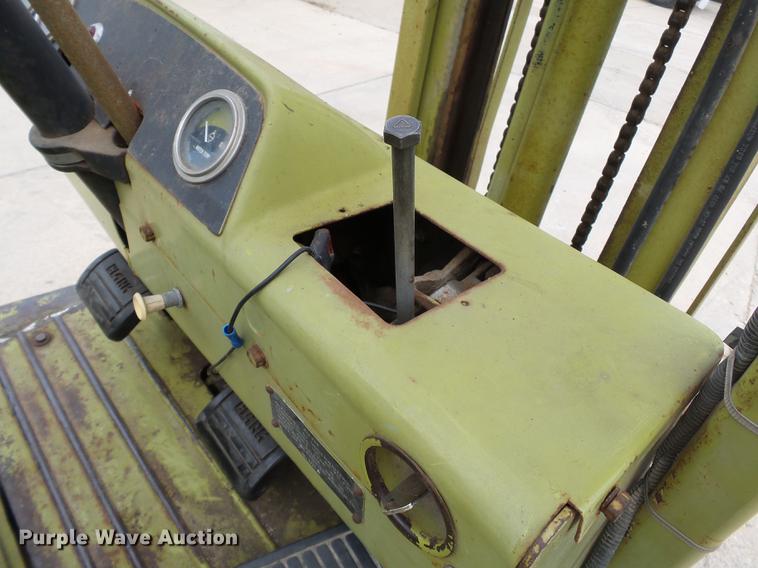 image for item DA2417 1980 Clark C500Y25 forklift