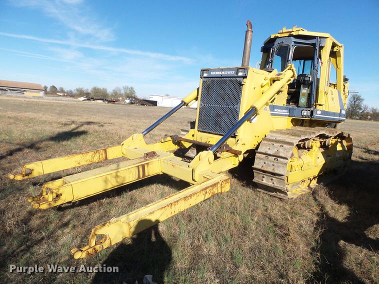 image for item DA2429 1994 Komatsu D135A-2 cable plow