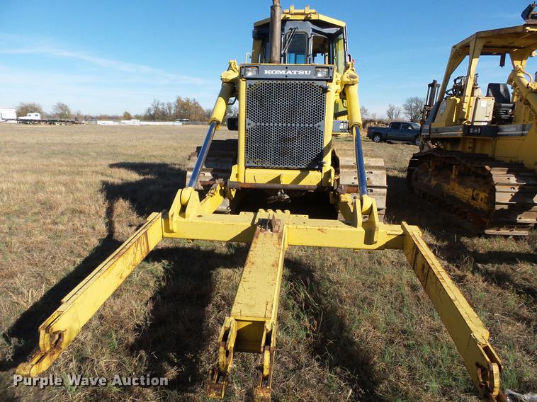 image for item DA2429 1994 Komatsu D135A-2 cable plow