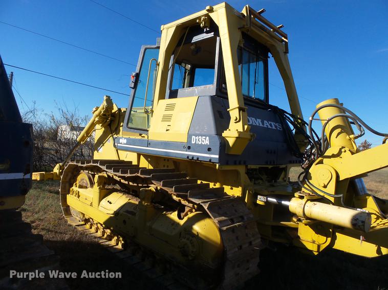 image for item DA2429 1994 Komatsu D135A-2 cable plow