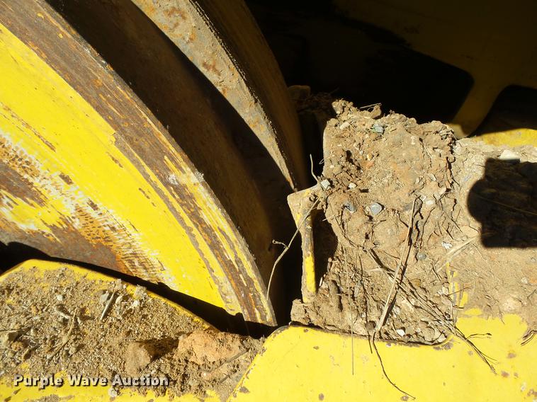 image for item DA2429 1994 Komatsu D135A-2 cable plow