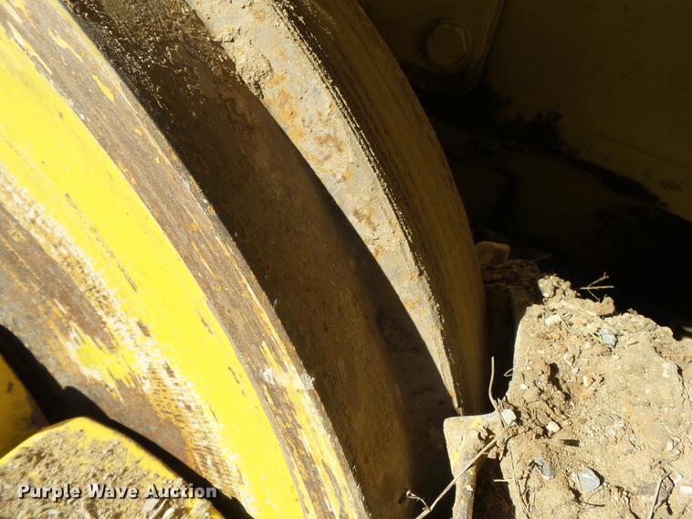 image for item DA2429 1994 Komatsu D135A-2 cable plow