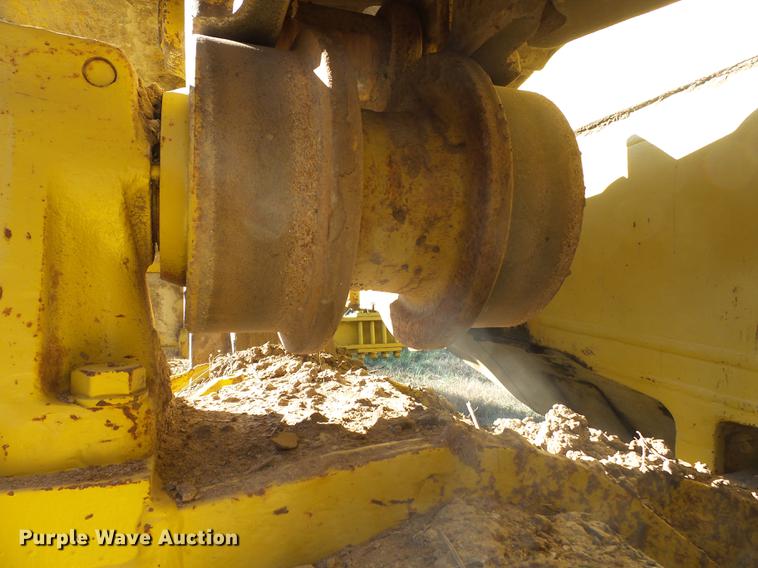 image for item DA2429 1994 Komatsu D135A-2 cable plow