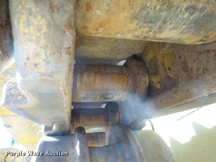 image for item DA2429 1994 Komatsu D135A-2 cable plow