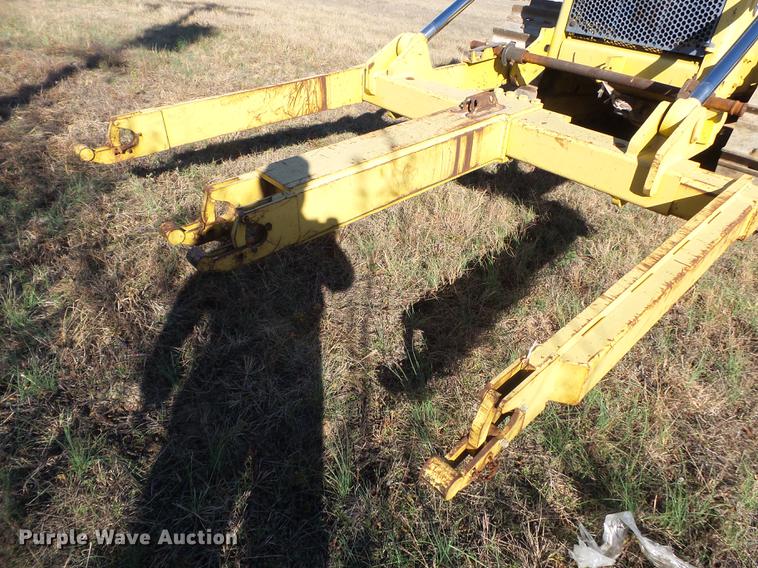 image for item DA2429 1994 Komatsu D135A-2 cable plow