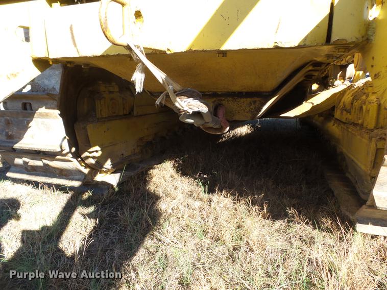 image for item DA2429 1994 Komatsu D135A-2 cable plow