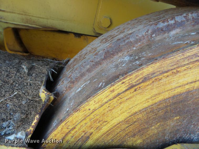 image for item DA2429 1994 Komatsu D135A-2 cable plow