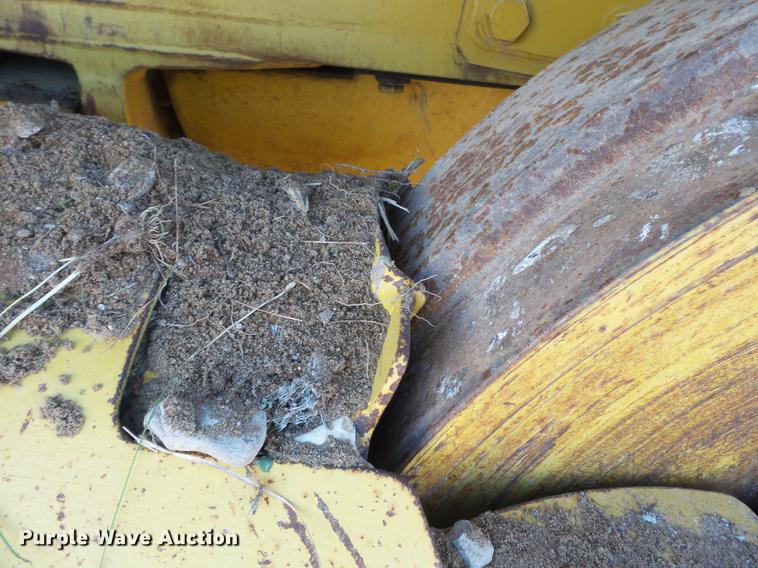 image for item DA2429 1994 Komatsu D135A-2 cable plow