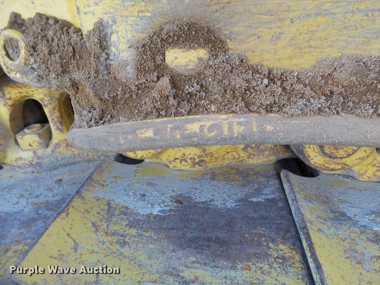 image for item DA2429 1994 Komatsu D135A-2 cable plow