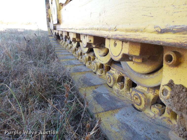 image for item DA2429 1994 Komatsu D135A-2 cable plow