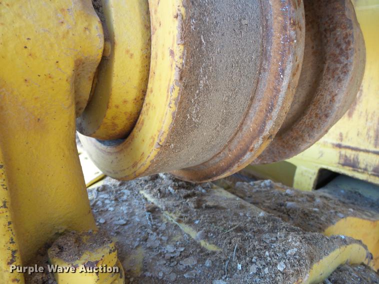 image for item DA2429 1994 Komatsu D135A-2 cable plow