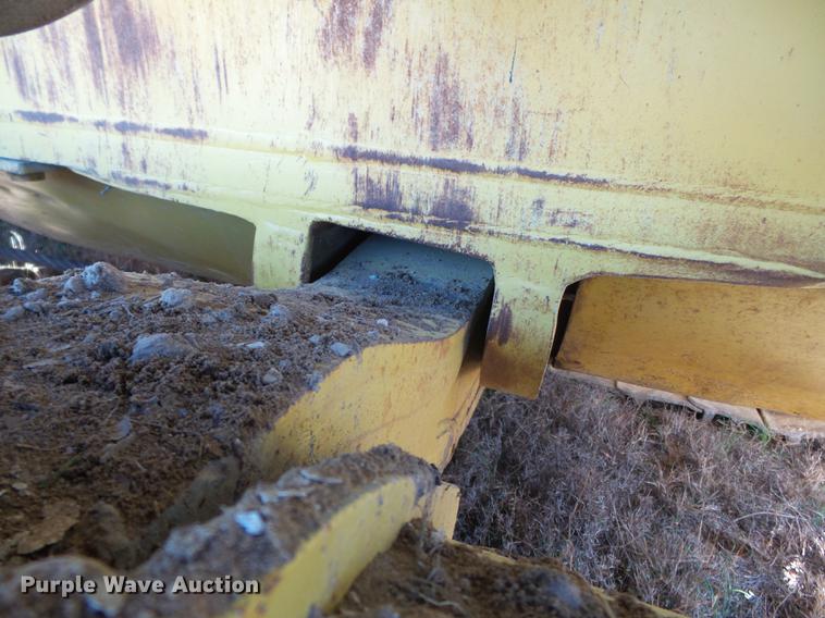 image for item DA2429 1994 Komatsu D135A-2 cable plow