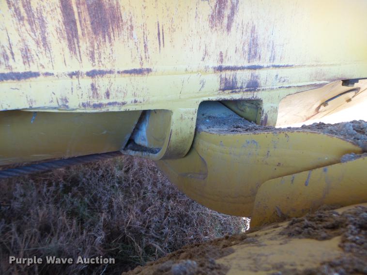 image for item DA2429 1994 Komatsu D135A-2 cable plow