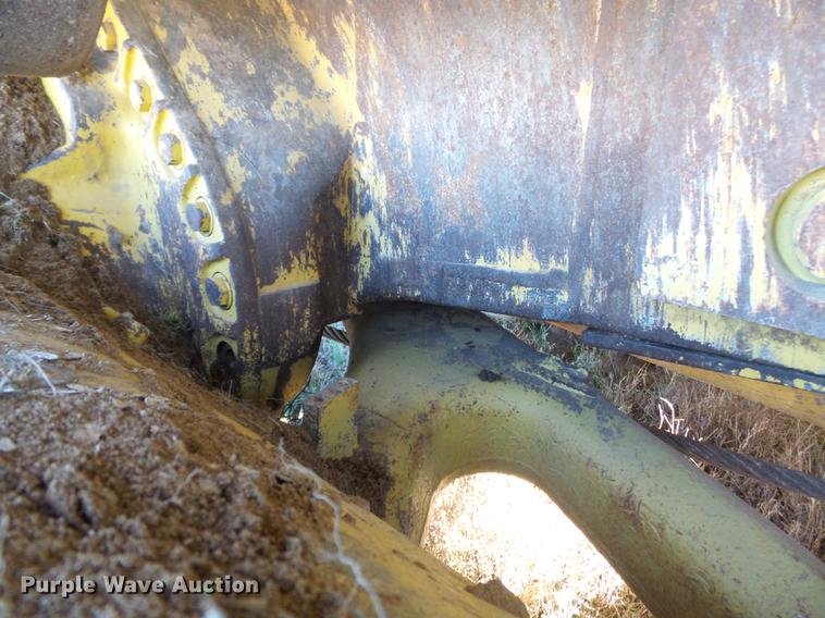 image for item DA2429 1994 Komatsu D135A-2 cable plow