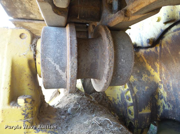 image for item DA2429 1994 Komatsu D135A-2 cable plow