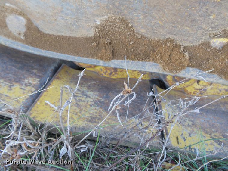 image for item DA2429 1994 Komatsu D135A-2 cable plow