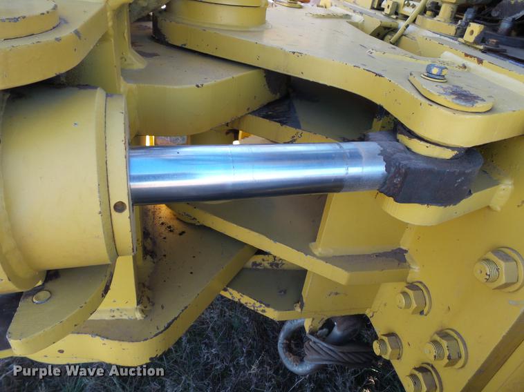 image for item DA2429 1994 Komatsu D135A-2 cable plow