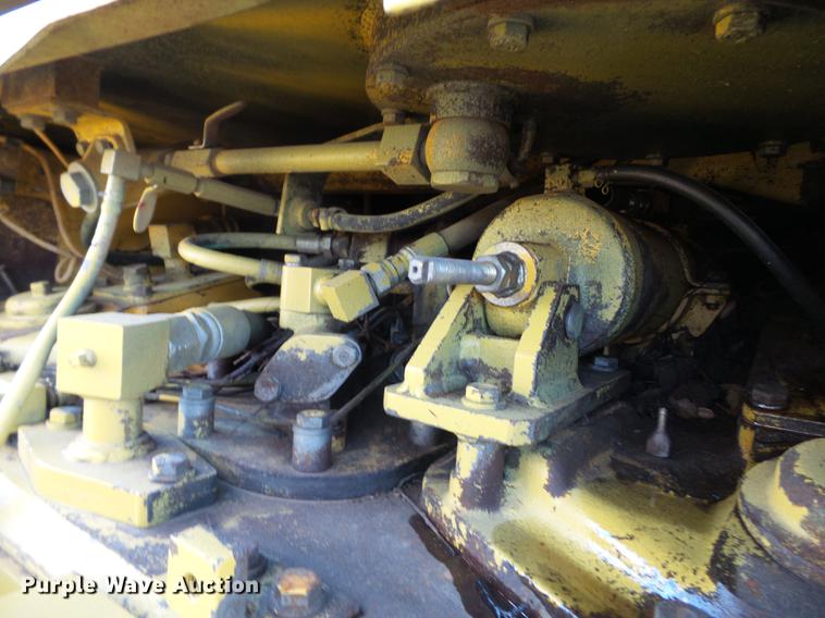 image for item DA2429 1994 Komatsu D135A-2 cable plow