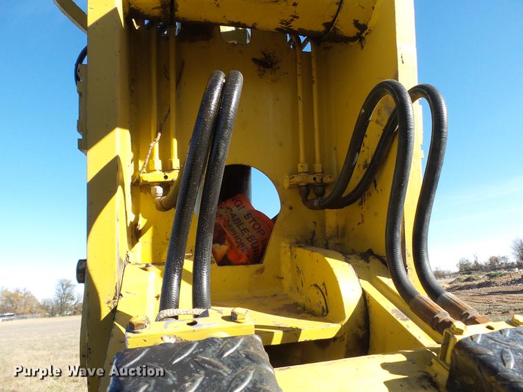 image for item DA2429 1994 Komatsu D135A-2 cable plow