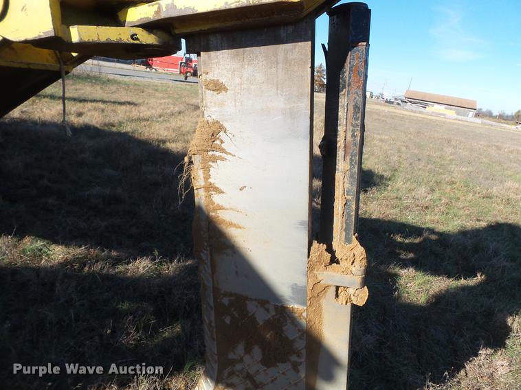 image for item DA2429 1994 Komatsu D135A-2 cable plow