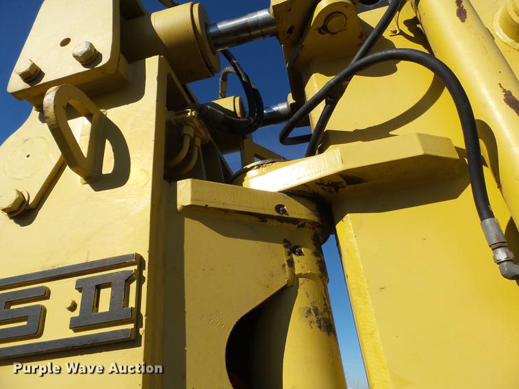 image for item DA2429 1994 Komatsu D135A-2 cable plow