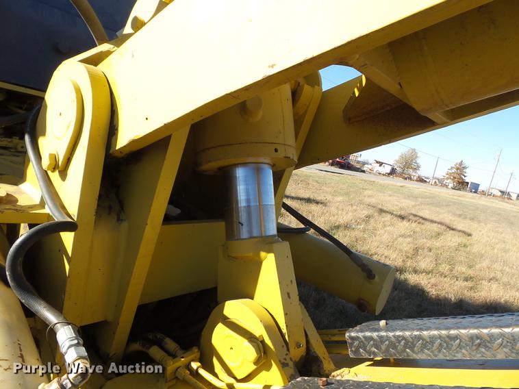 image for item DA2429 1994 Komatsu D135A-2 cable plow