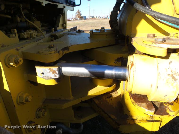 image for item DA2429 1994 Komatsu D135A-2 cable plow