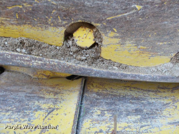 image for item DA2429 1994 Komatsu D135A-2 cable plow