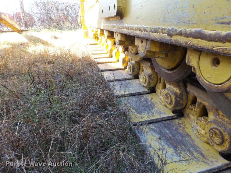 image for item DA2429 1994 Komatsu D135A-2 cable plow