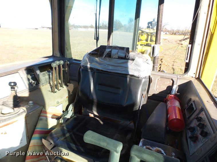 image for item DA2429 1994 Komatsu D135A-2 cable plow