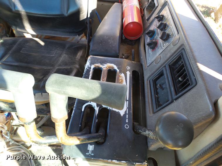 image for item DA2429 1994 Komatsu D135A-2 cable plow