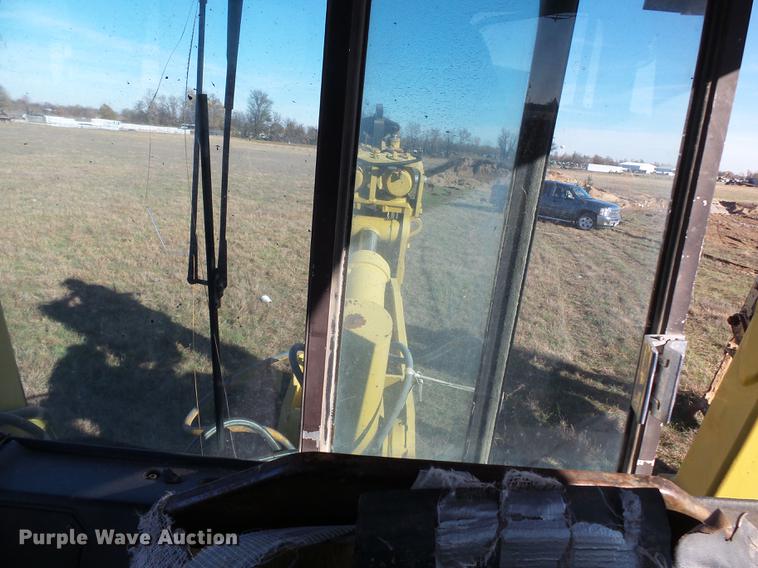 image for item DA2429 1994 Komatsu D135A-2 cable plow