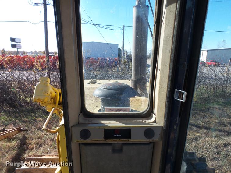 image for item DA2429 1994 Komatsu D135A-2 cable plow