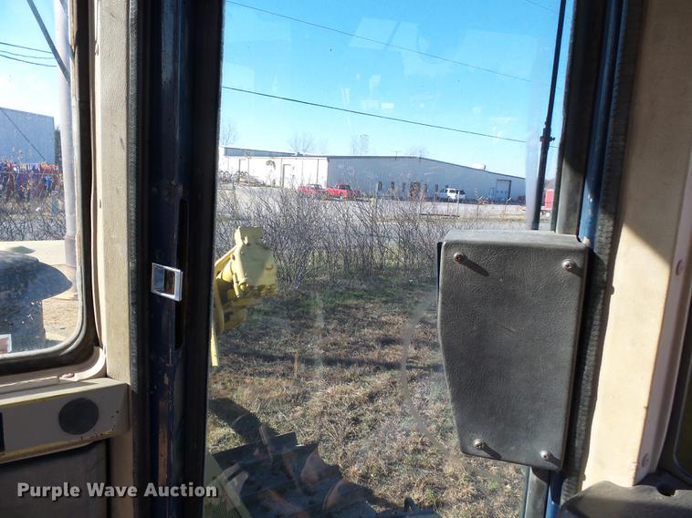 image for item DA2429 1994 Komatsu D135A-2 cable plow