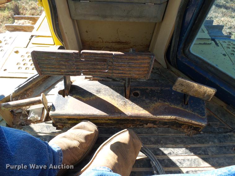 image for item DA2429 1994 Komatsu D135A-2 cable plow