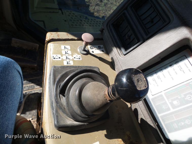 image for item DA2429 1994 Komatsu D135A-2 cable plow