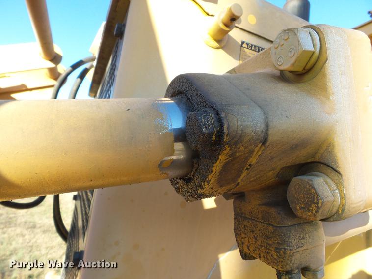 image for item DA2431 1992 Komatsu D68E-1 cable plow