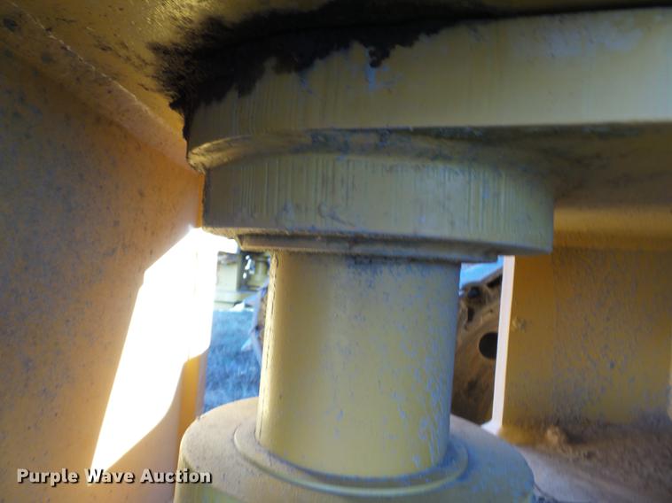 image for item DA2431 1992 Komatsu D68E-1 cable plow