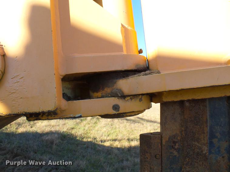 image for item DA2431 1992 Komatsu D68E-1 cable plow