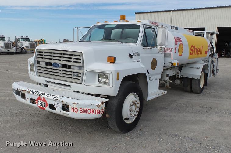image for item DA2461 1991 Ford F700 fuel truck