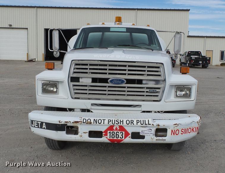 image for item DA2461 1991 Ford F700 fuel truck