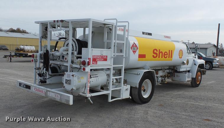 image for item DA2461 1991 Ford F700 fuel truck