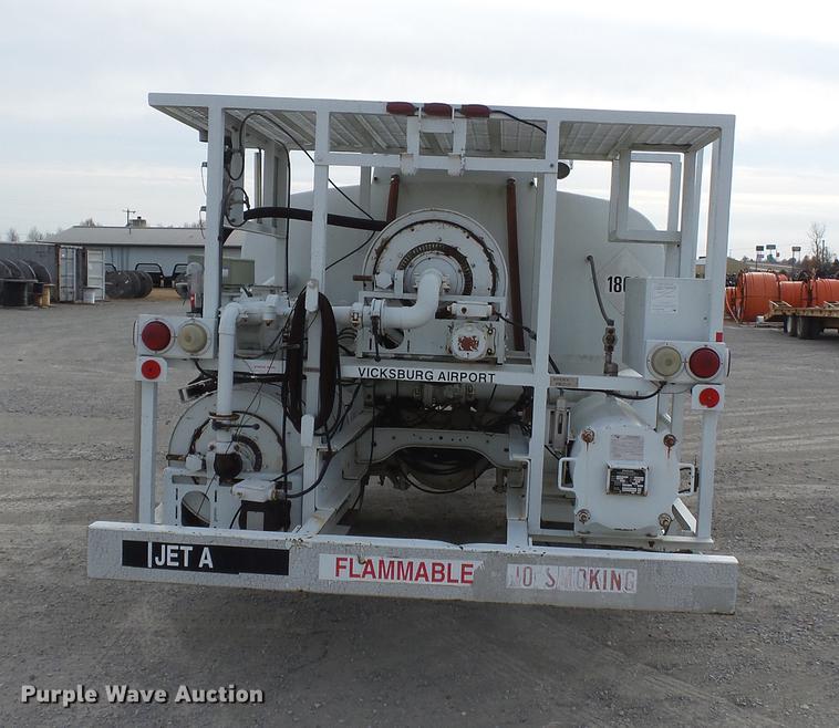 image for item DA2461 1991 Ford F700 fuel truck