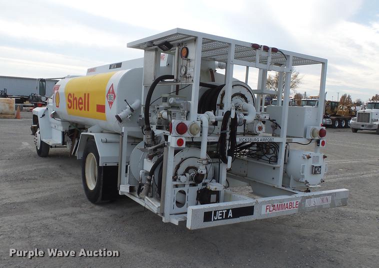 image for item DA2461 1991 Ford F700 fuel truck