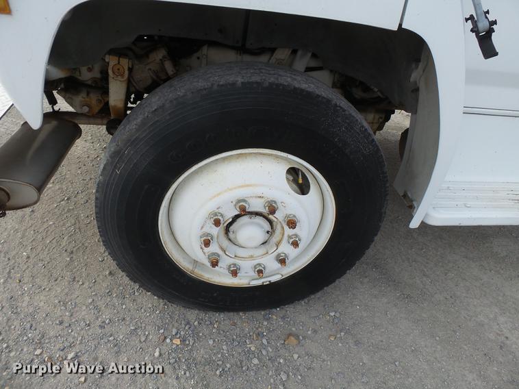 image for item DA2461 1991 Ford F700 fuel truck